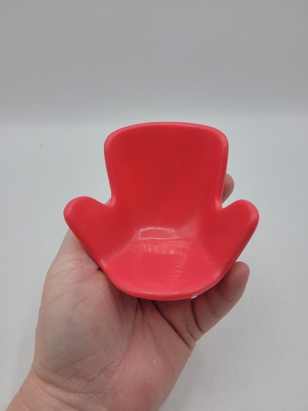 2003 Mattel Barbie So Chic Salon Playset Salon Chair Red No Base Replacement Par